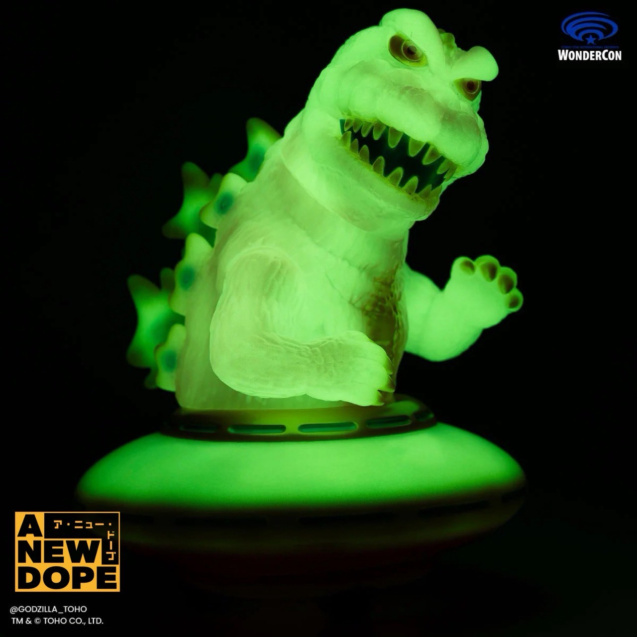 【WonderCon限定】Mondo ゴジラ UFO by Octeel 蓄光さくらカラーver. G.I.D. レトロソフビ『怪獣大戦争』(1965) 【未開封】