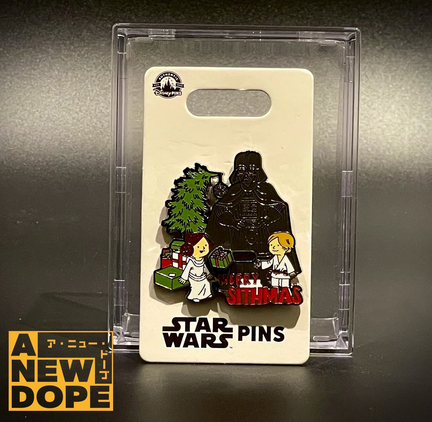 ディズニーランドパーク メリーシスマス(ダースベイダー、ルーク、レイア) ピンズ 『ディズニーランドパーク/ダース・ベイダーとルーク(4才)』
