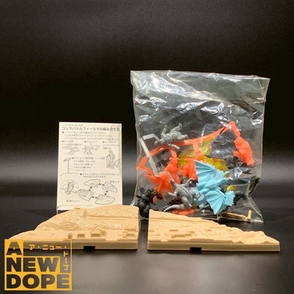 バンダイ ゴジラフィールド （A）（B） 全2種フルセット（塩ビ人形26体+ジオラマベース）食玩【箱開封・未使用】