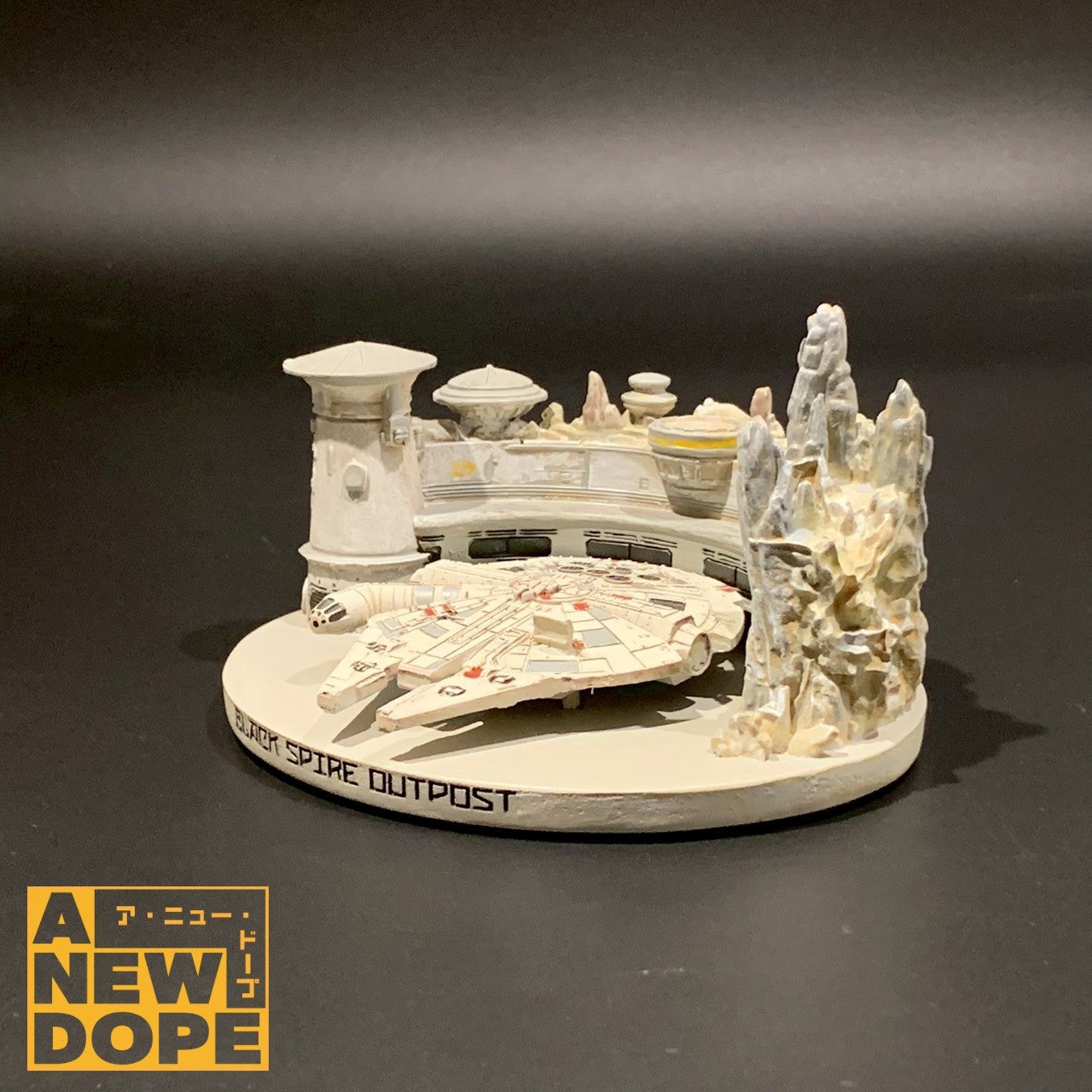 【ディズニーパーク限定】ミレニアムファルコン ブラックスパイアアウトポスト オーナメントスタチュー『ギャラクシーズエッジ』（2019）【美品】