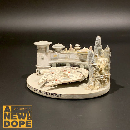 【ディズニーパーク限定】ミレニアムファルコン ブラックスパイアアウトポスト オーナメントスタチュー『ギャラクシーズエッジ』（2019）【美品】