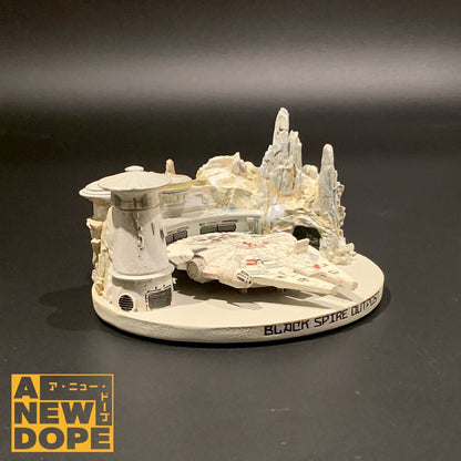 【ディズニーパーク限定】ミレニアムファルコン ブラックスパイアアウトポスト オーナメントスタチュー『ギャラクシーズエッジ』（2019）【美品】