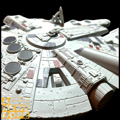 Paladone ミレニアムファルコン ポーザブル 1/180スケール LEDスタンドライト『スターウォーズ/新たなる希望』(1977)【LED点灯確認済み】